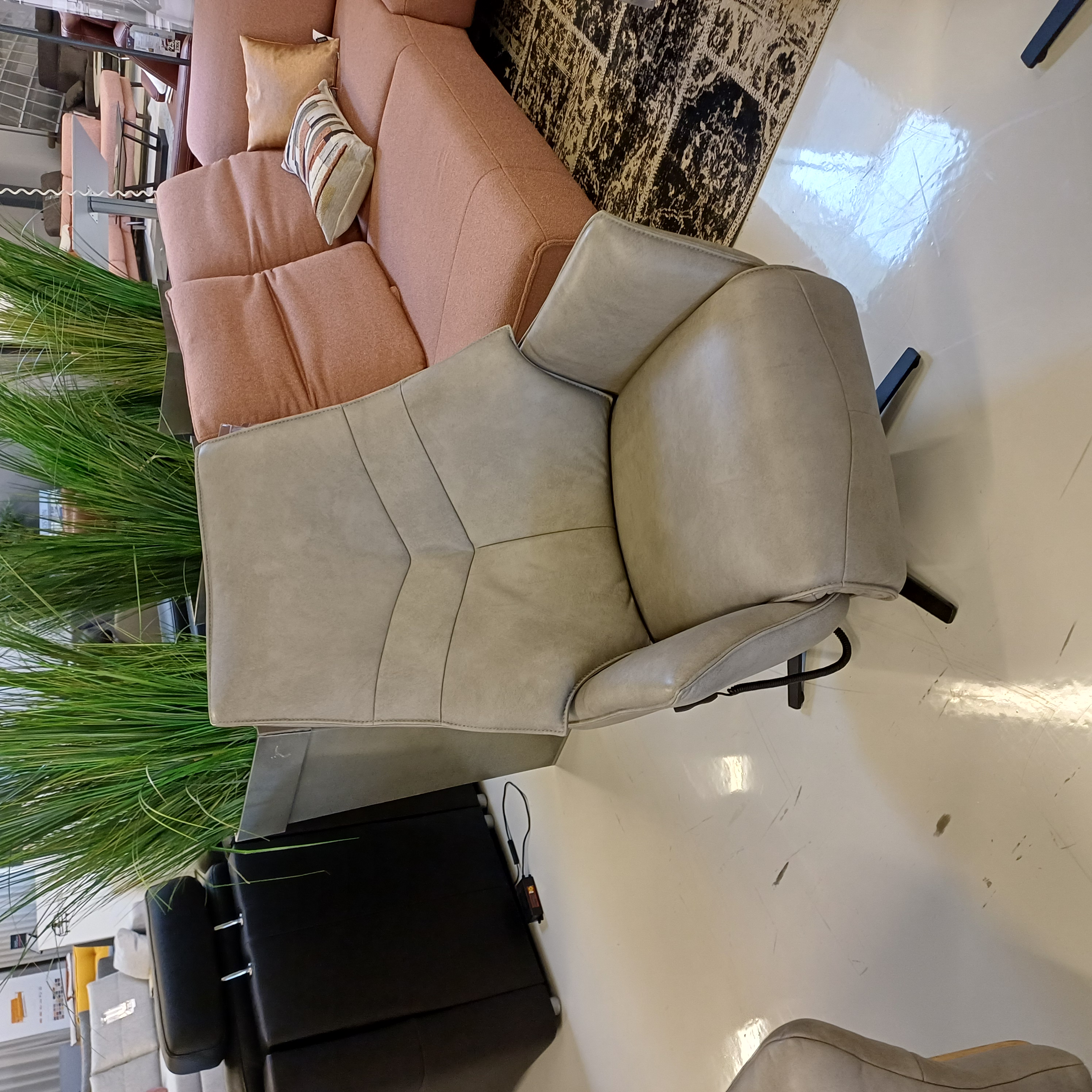 Moderner TV-Sessel mit Herz-Waage Funktion Moderner TV-Sessel mit Herz-Waage Funktion