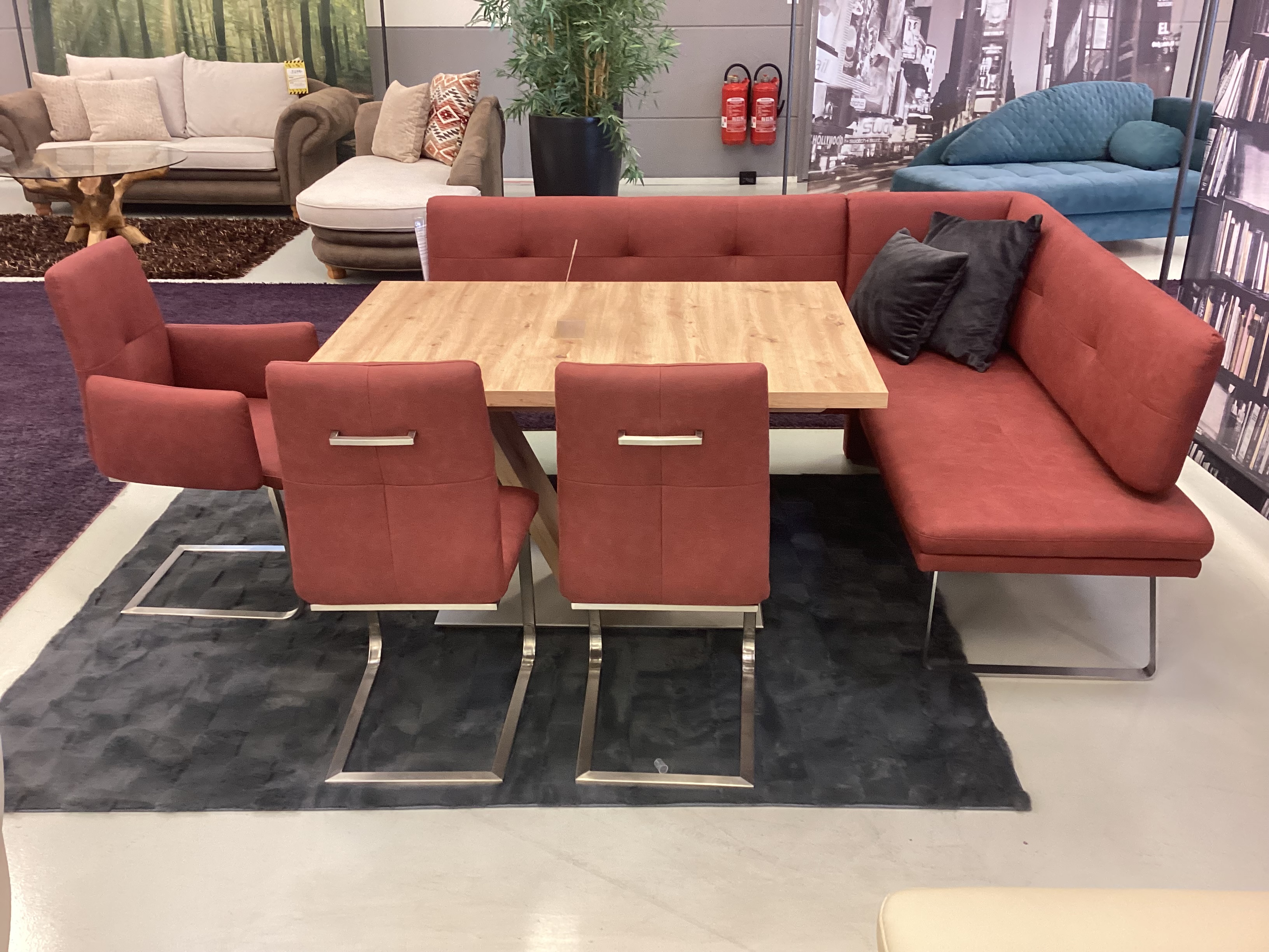 Essgruppe mit Tisch Eiche und 3 Stühle und einer Eckbank