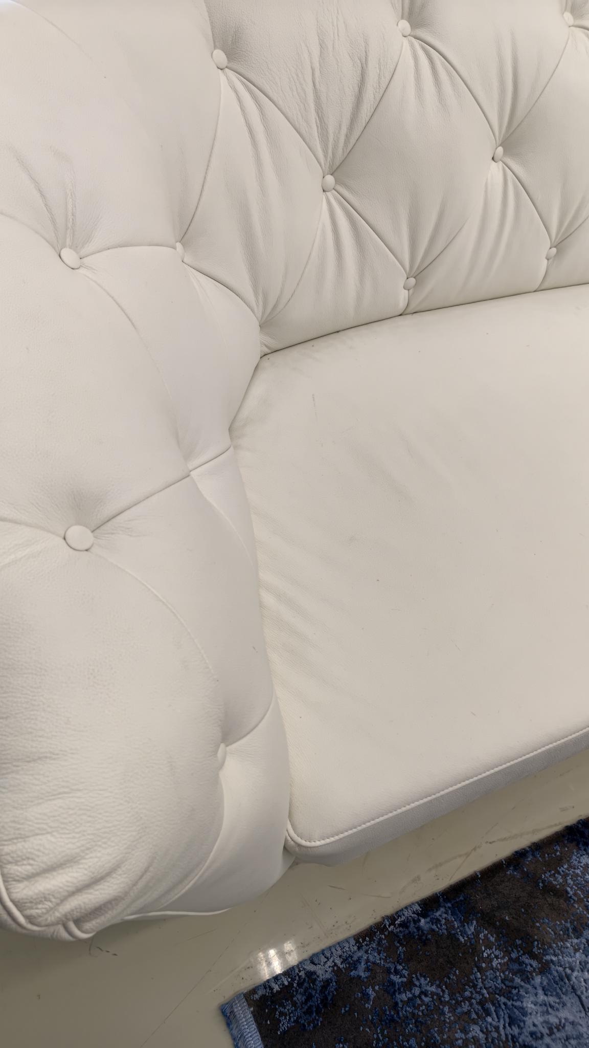 Chesterfield Optik Sofa, Recamiere und Hocker in Leder weiß