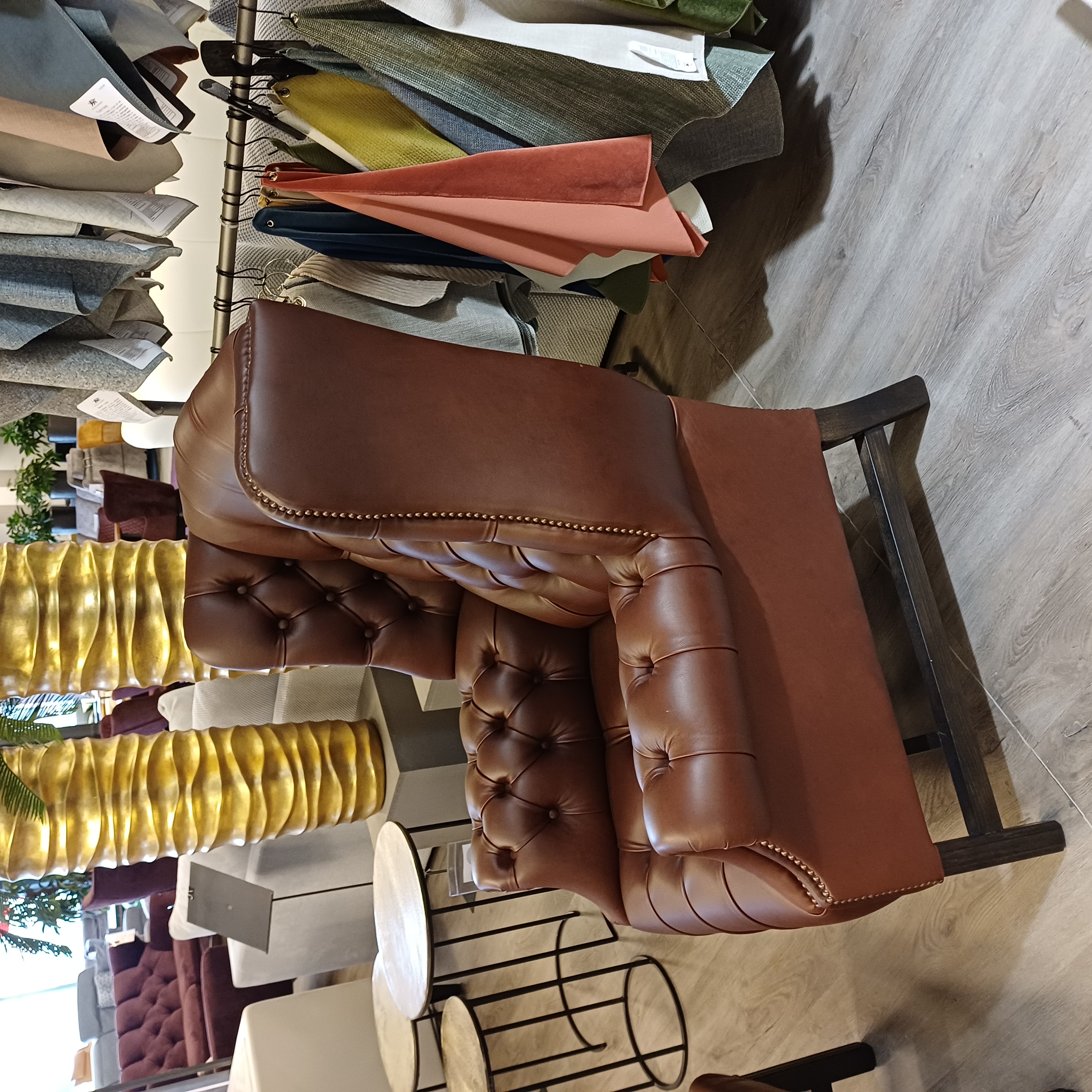 Chesterfield Ohrensessel mit Hocker Chesterfield Ohrensessel mit Hocker