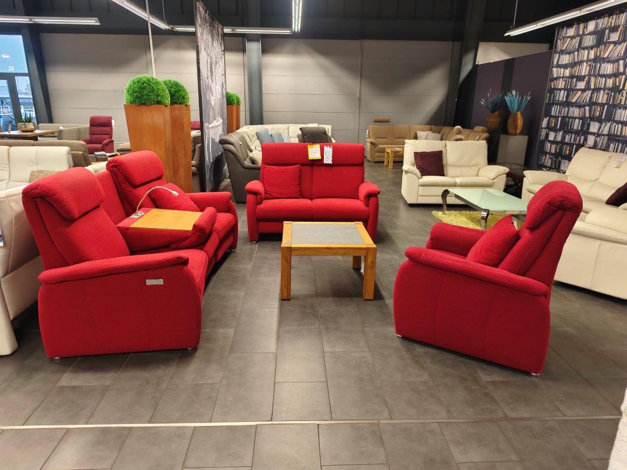 Polstergarnitur, 3 + 2 + 1, zweimal 2-motorische Verstellung, mit Kopfteilverstellung Polstergarnitur, 3 + 2 + 1, zweimal 2-motorische Verstellung, mit Kopfteilverstellung