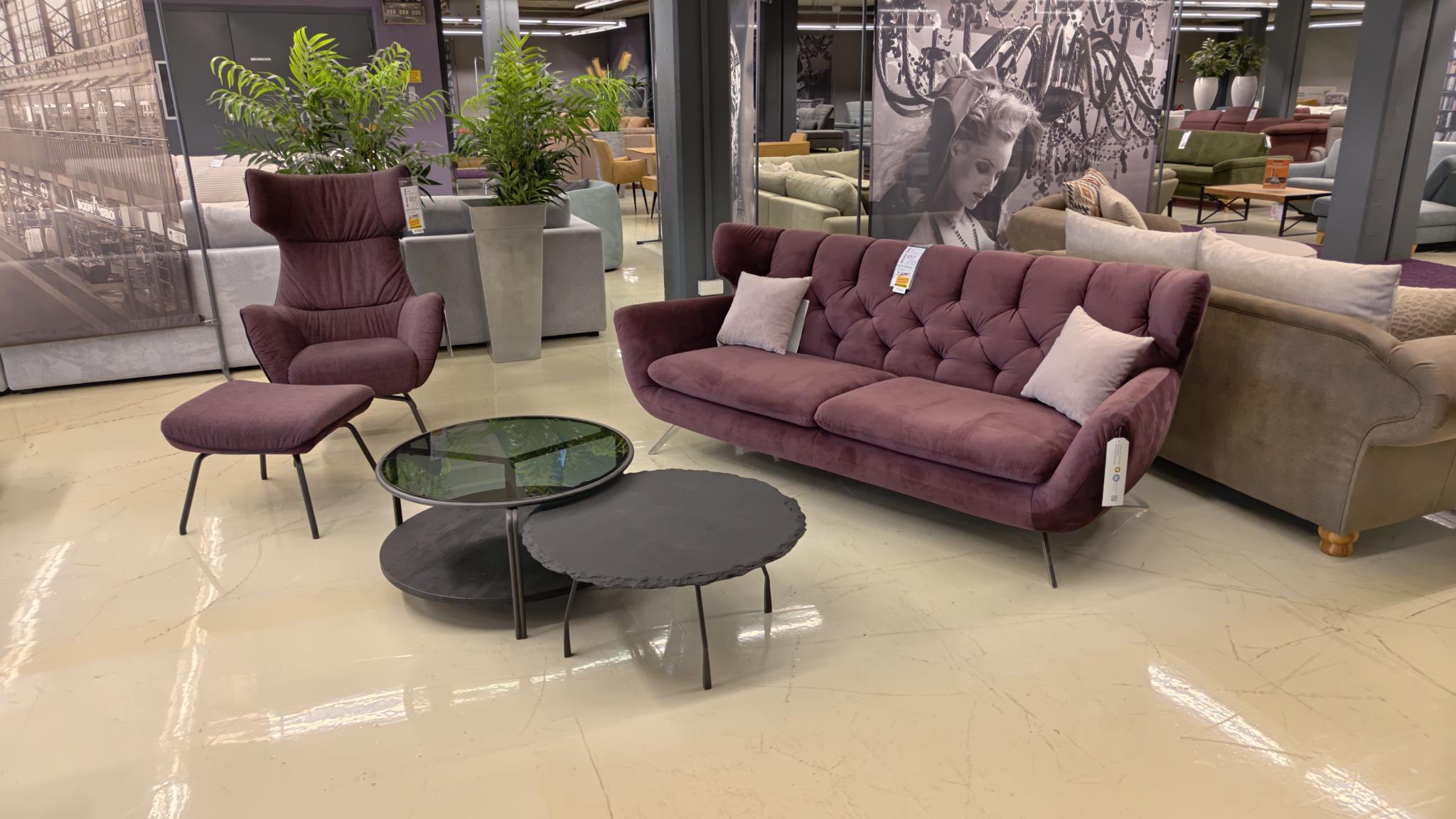 Sofa, Sessel und Hocker in Stoff lila Sofa, Sessel und Hocker in Stoff lila