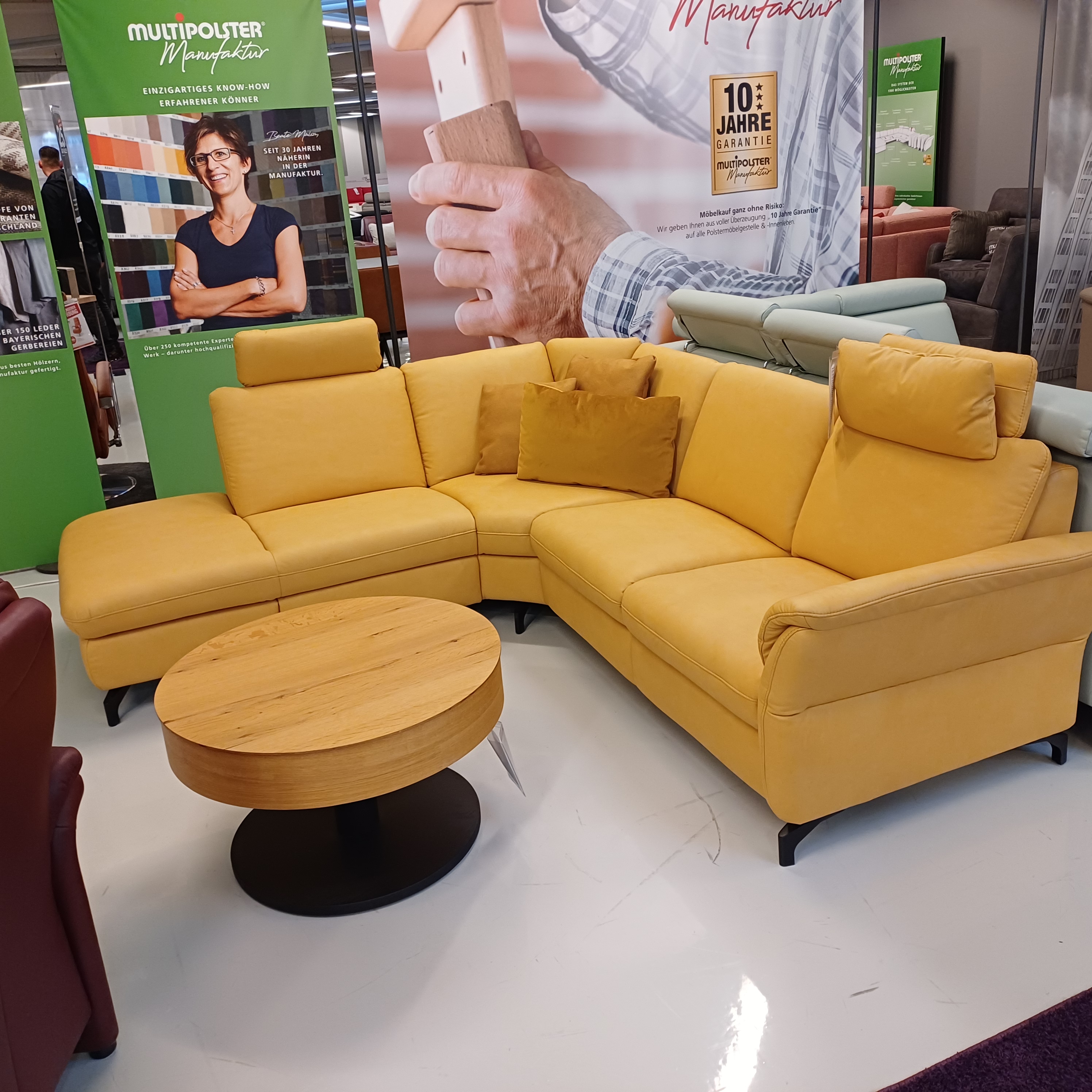 Ecksofa mit Funktionen in Stoff