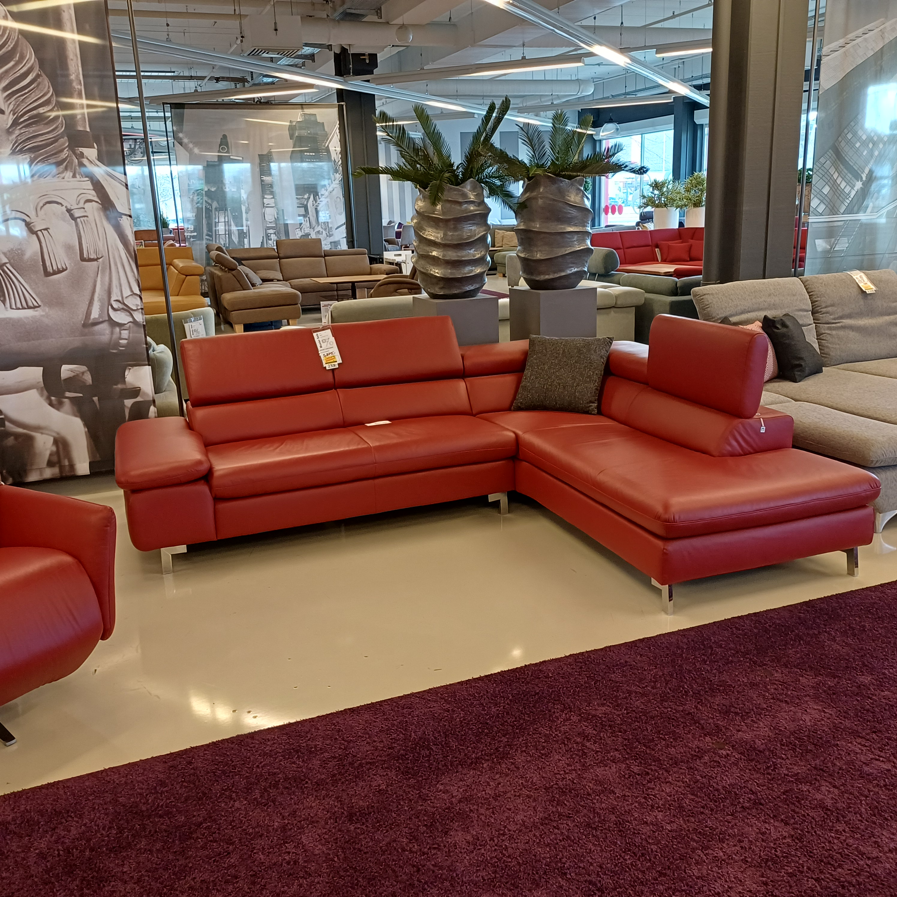 Schönes Ecksofa in Leder rot