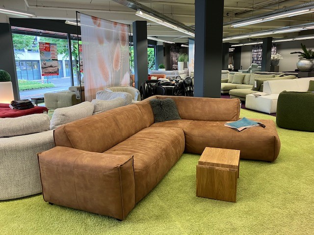 Ecksofa in braun im skandinavischen Stil Ecksofa in braun im skandinavischen Stil