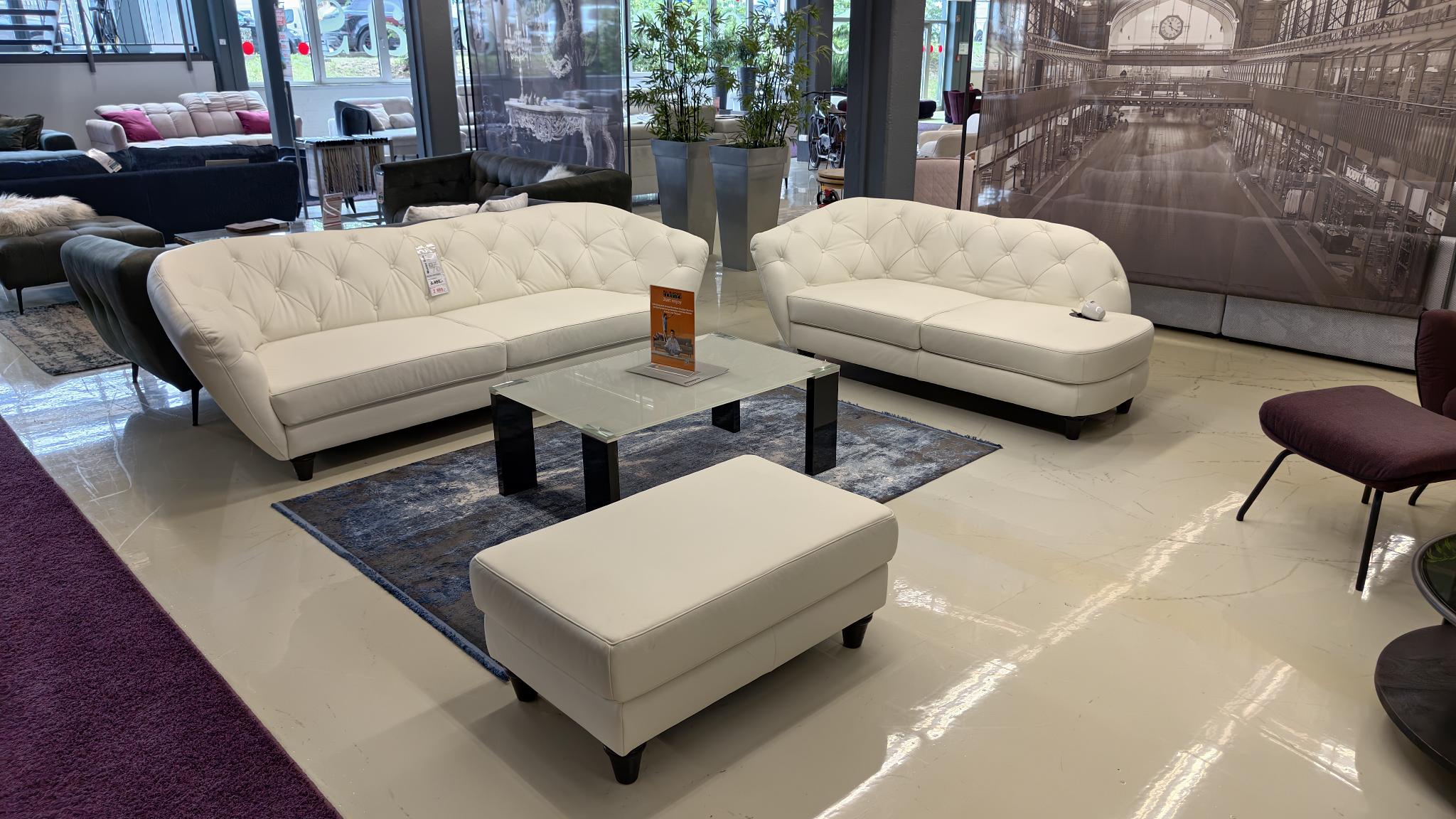 Chesterfield Optik Sofa, Recamiere und Hocker in Leder weiß