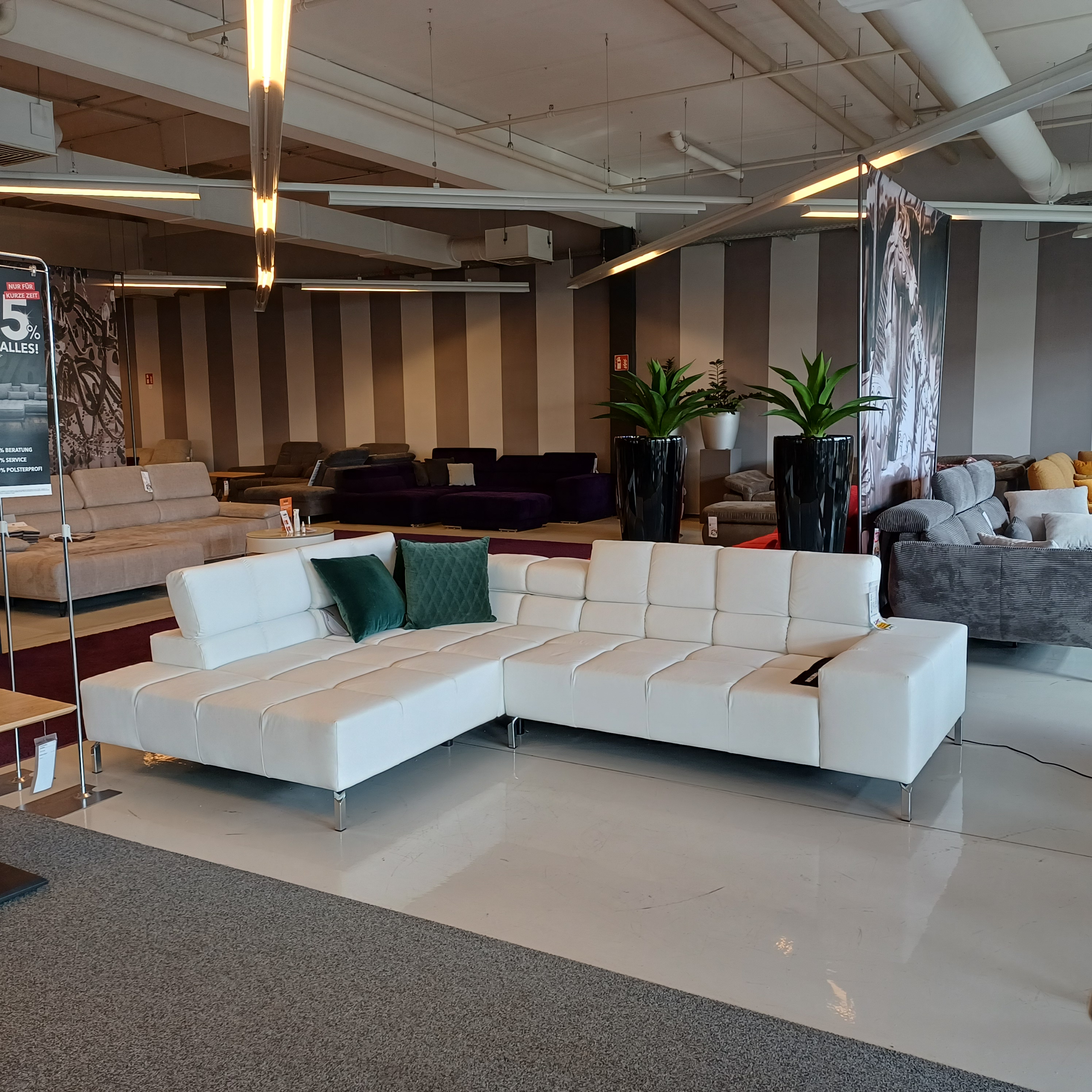 Ecksofa in Leder weiß