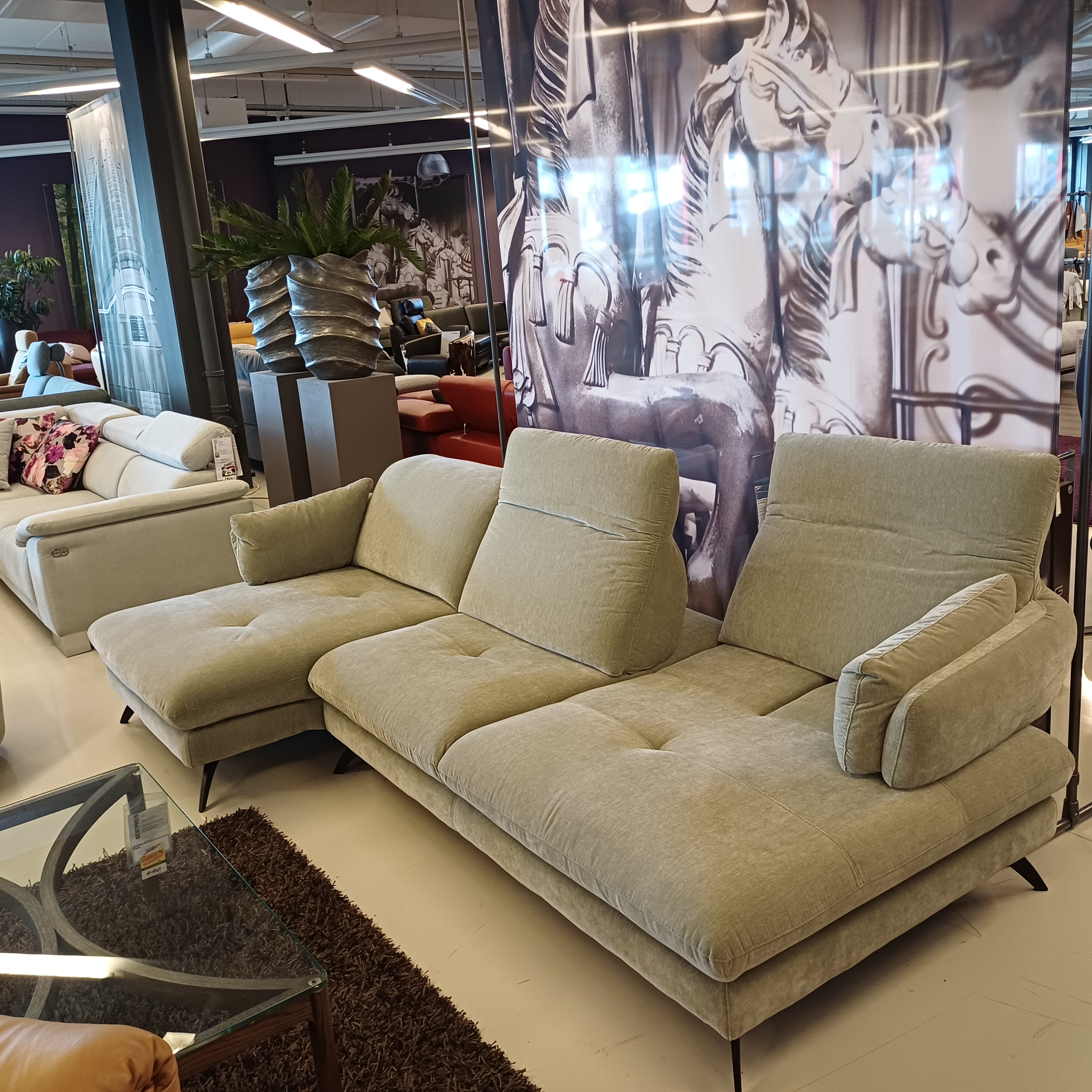 Bequemes Ecksofa von Calia in Stoff grau Bequemes Ecksofa von Calia in Stoff grau