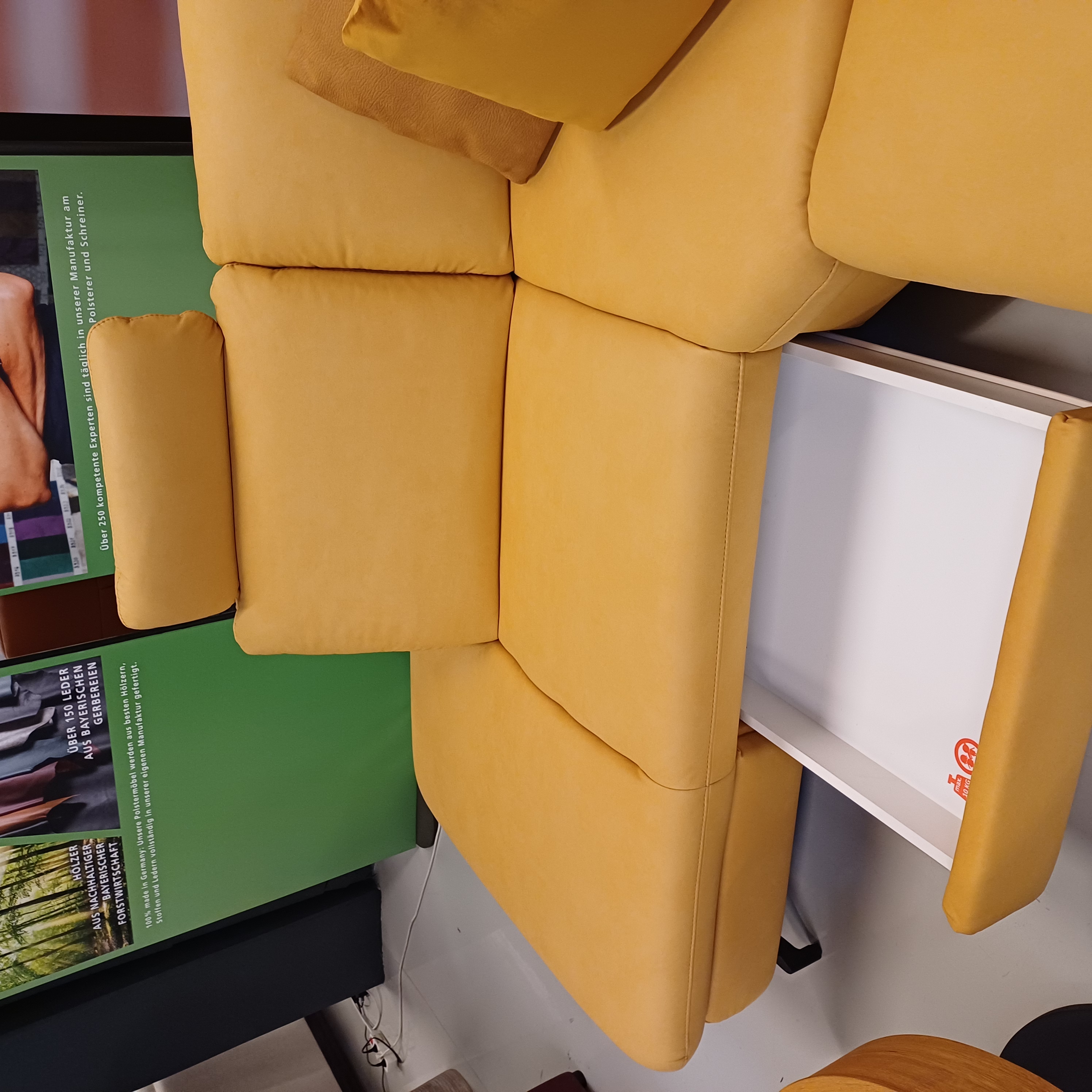 Ecksofa mit Funktionen in Stoff