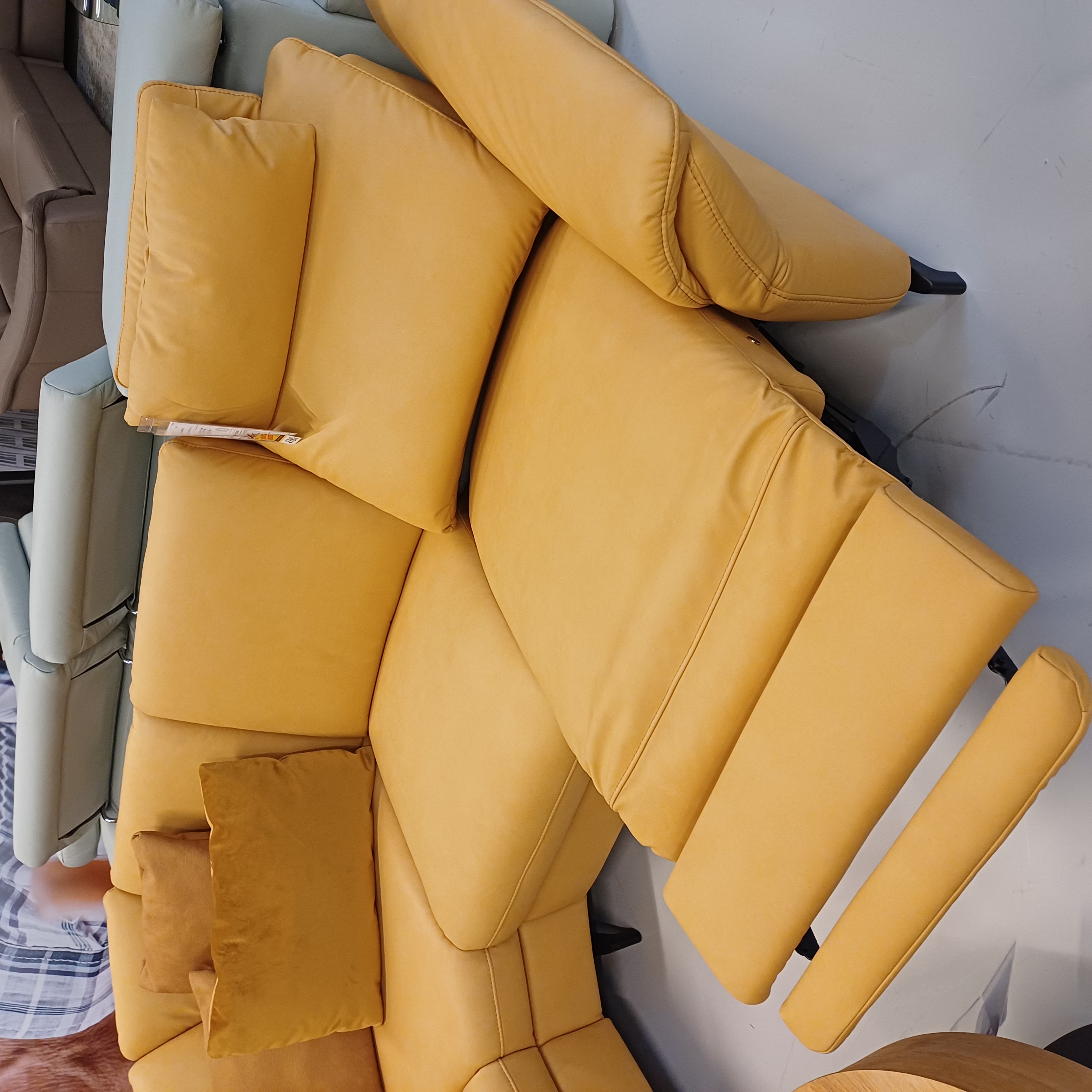 Ecksofa mit Funktionen in Stoff