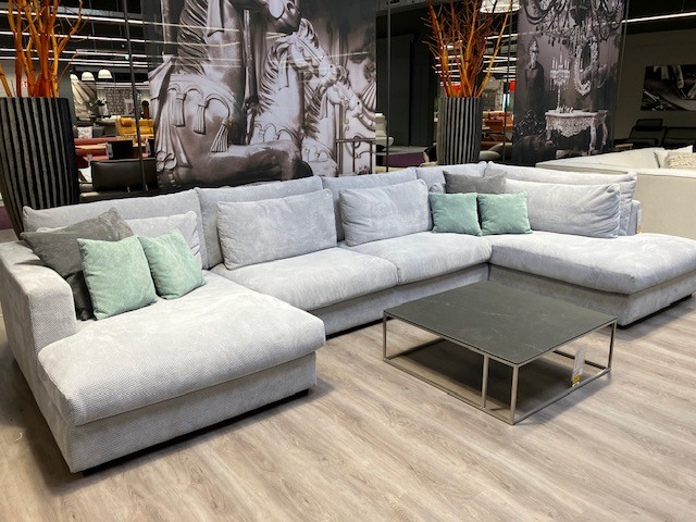 Großzügige Wohnlandschaft im skandinavischen Stil