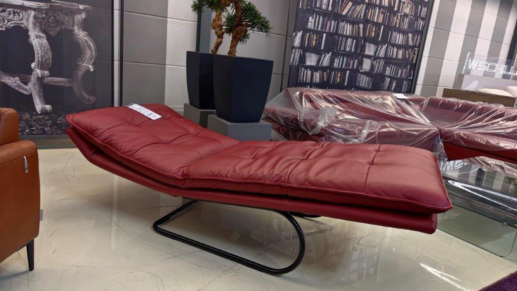 Relaxliege mit manueller Verstellung in Leder Relaxliege mit manueller Verstellung in Leder
