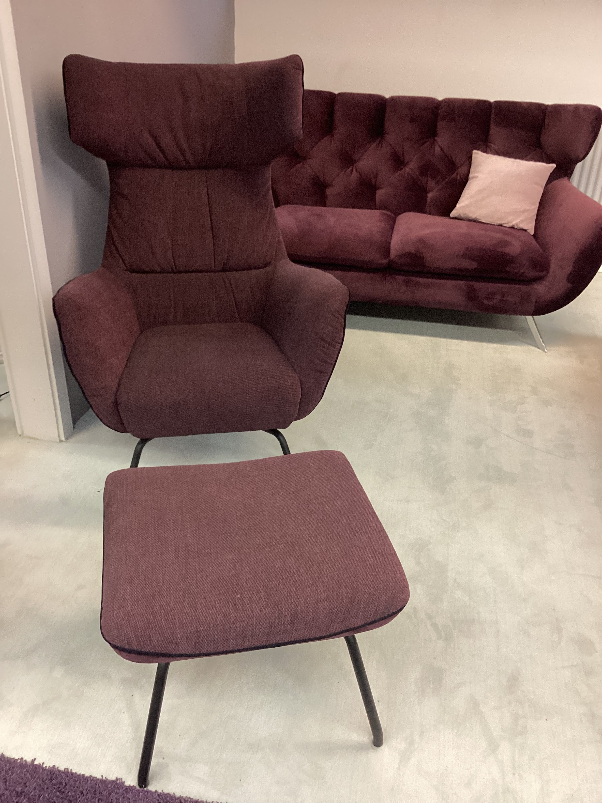 Gerry Hilbert Seca 3-Sitzer, 2-Sitzer, Ohrensessel und Hocker