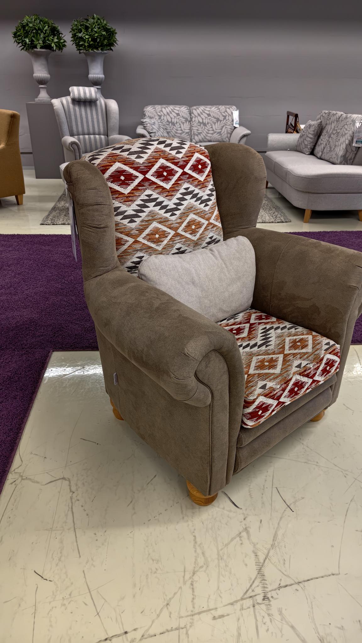 Klassisches Sofa, Recamiere und Ohrenbackensessel